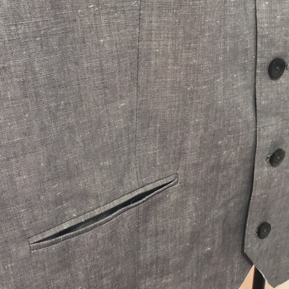 Le Chateau Linen Vest Suit. - Picture 7 of 16